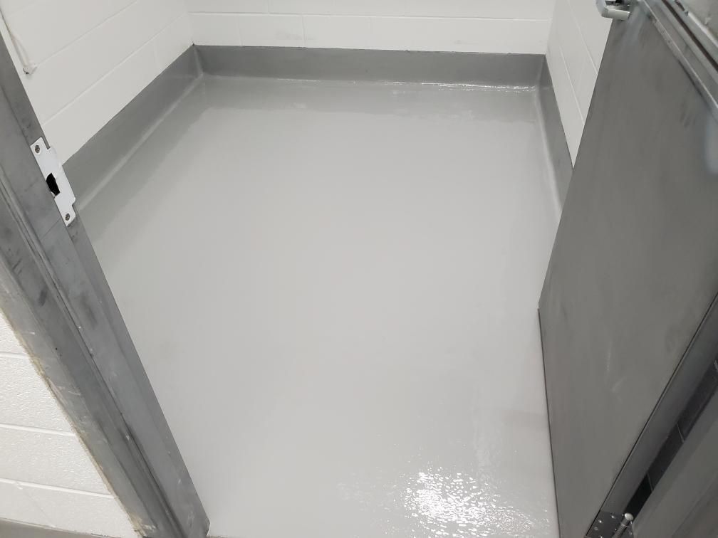 Seamless light gray epoxy floor in small food and beverage facility room