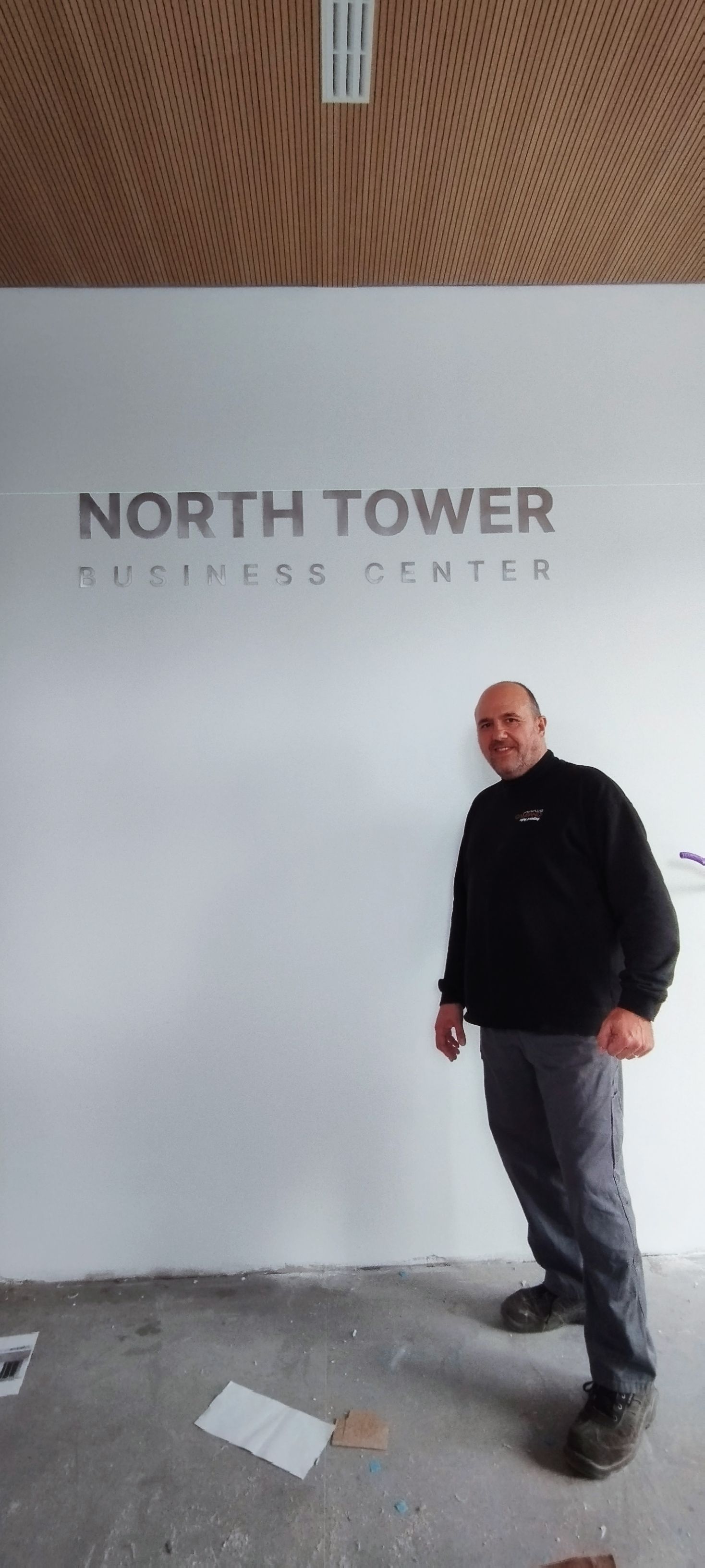 Insegna murale 3D presso North Tower Business Center, Pisa