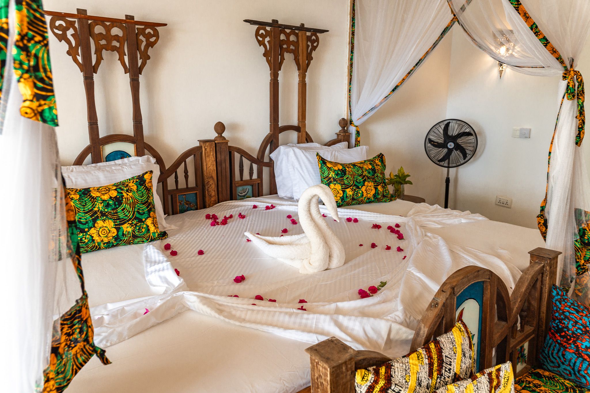 Hotel room with heart-shaped towel arrangement and rose petals β after professional photoshoot