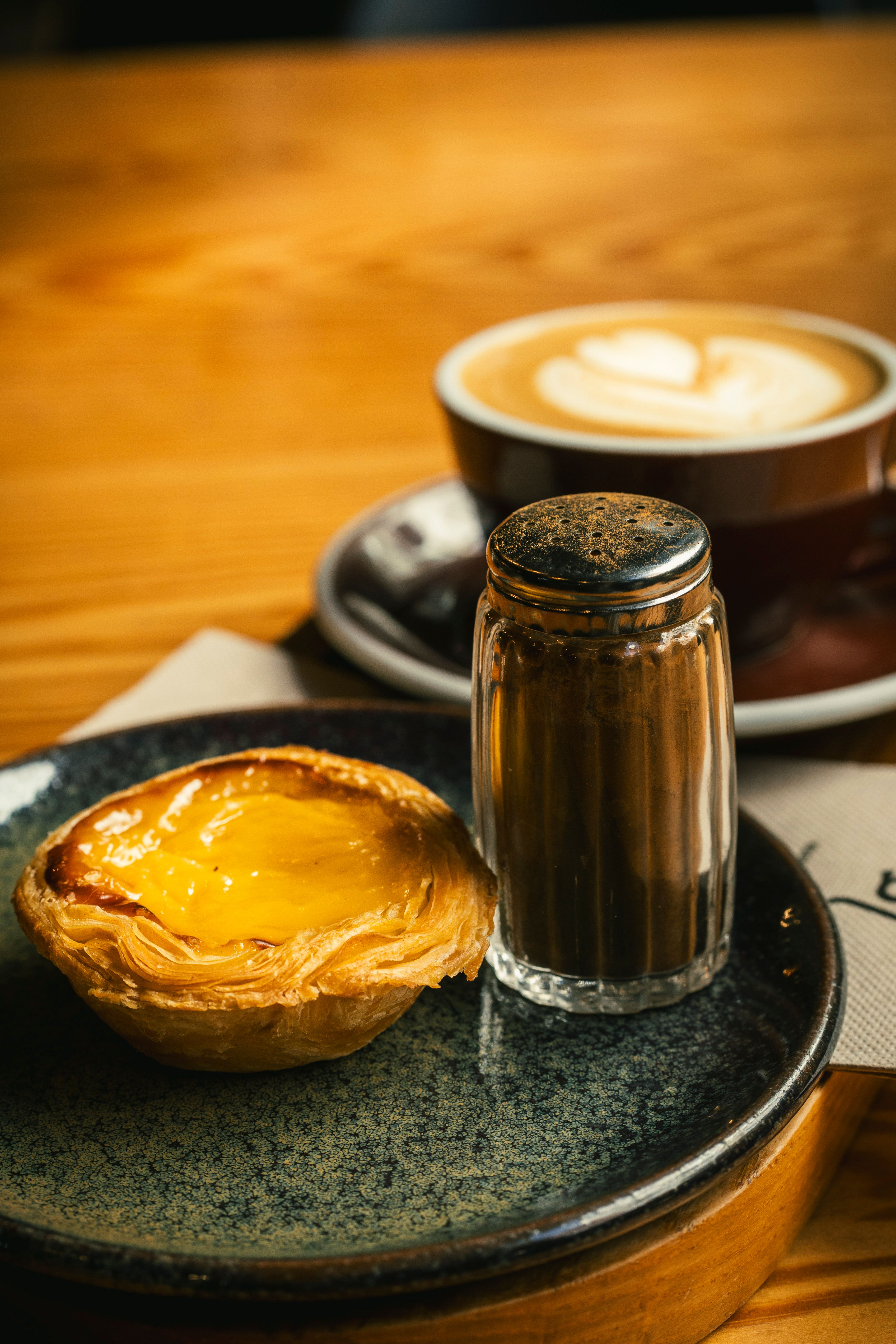 Traditional Portuguese pastel de nata and espresso — food and restaurant photography in Porto by Pedro Tavares