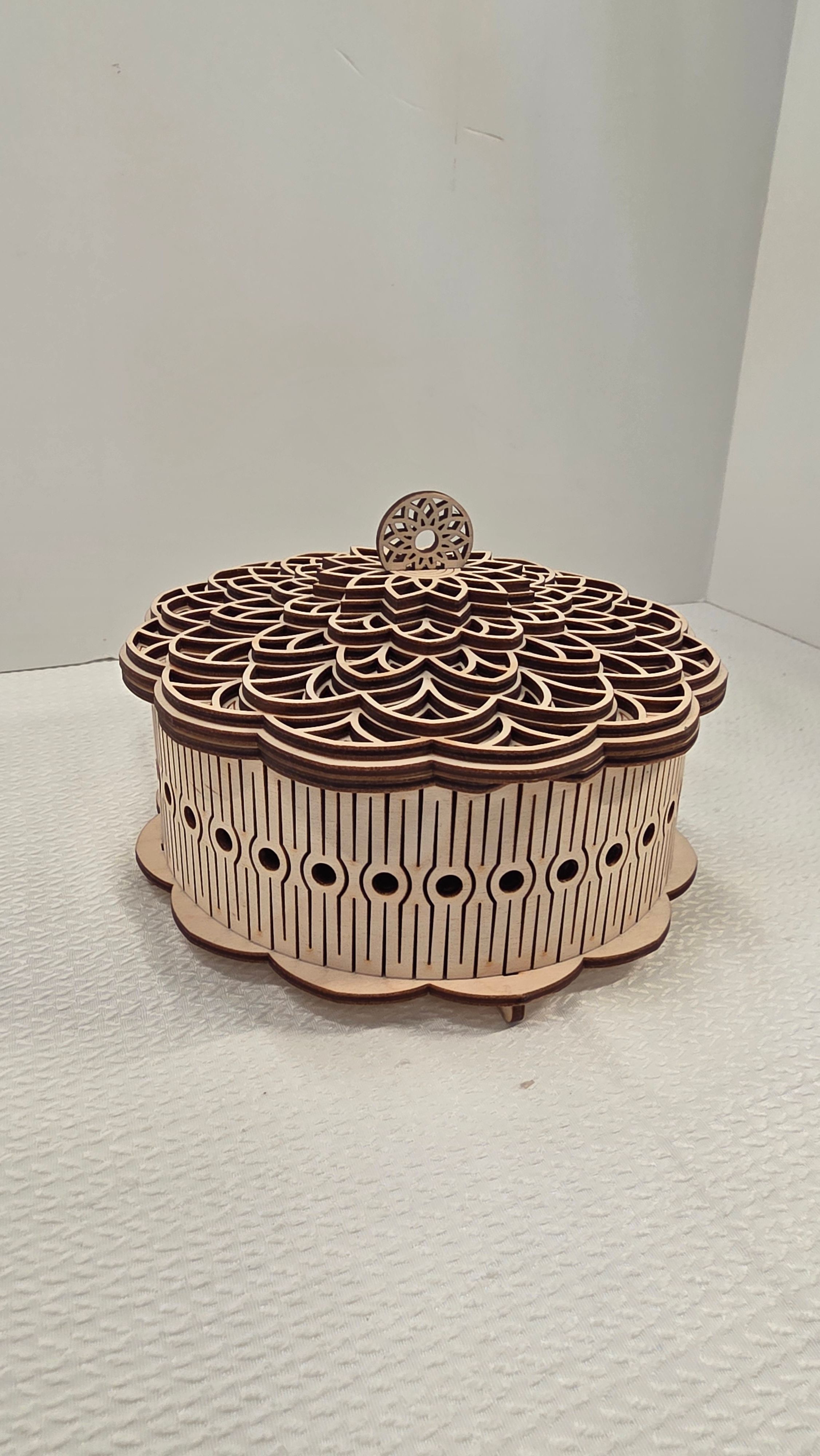 Round wooden jewelry box with mandala lid