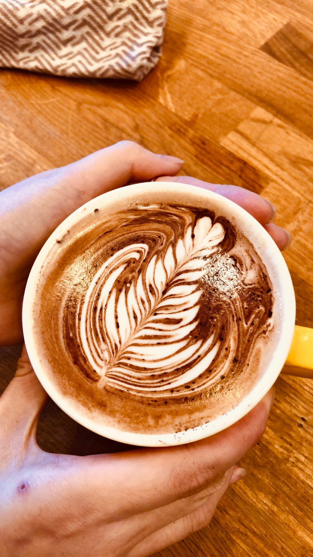 Latte with leaf latte art
