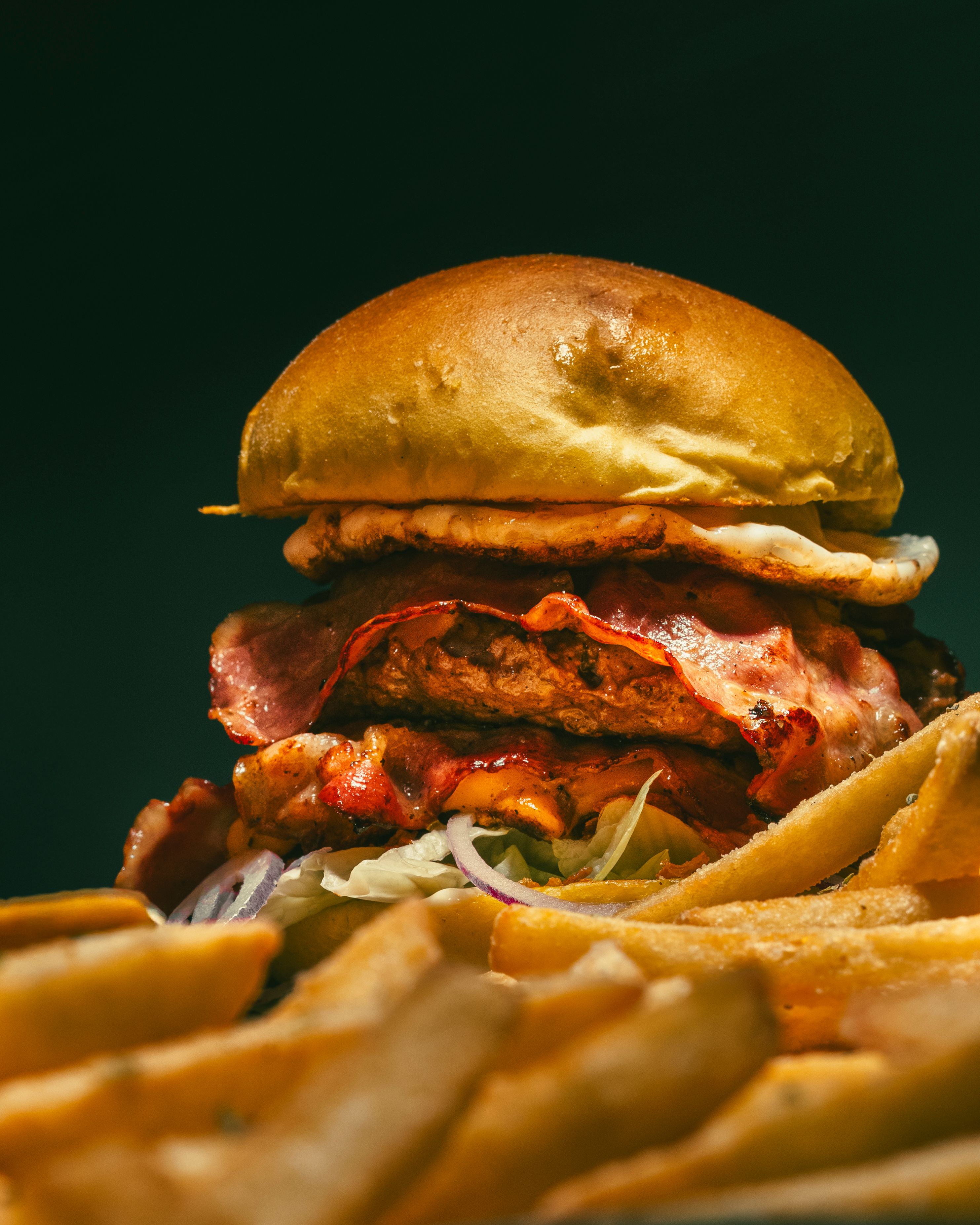 Gourmet burger with artisan presentation — food photography for restaurants and hotels in Porto by Pedro Tavares