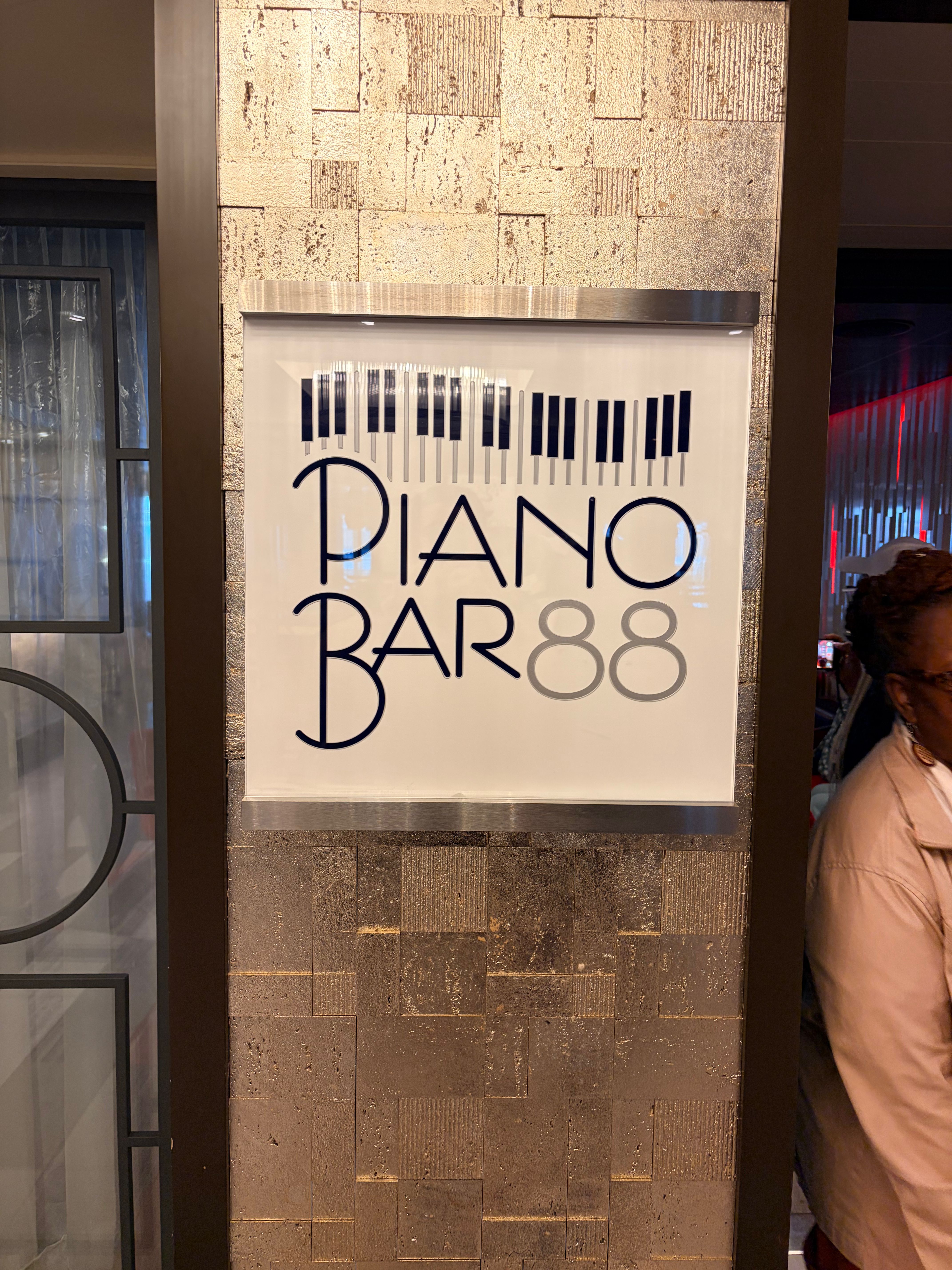 Piano Bar 88 sign