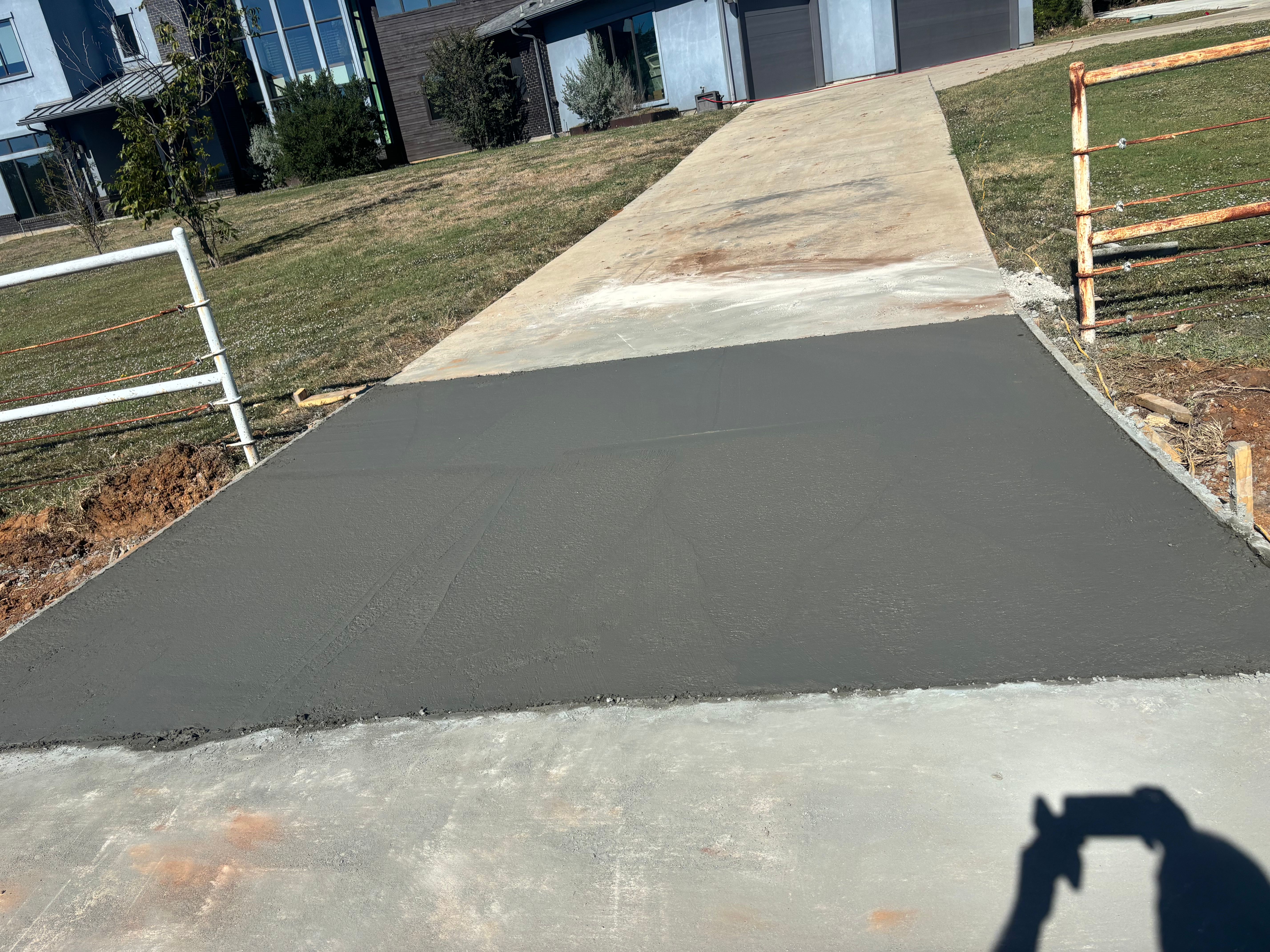 Precision-poured residential concrete driveway in North Texas by Onyx & Iron Construction