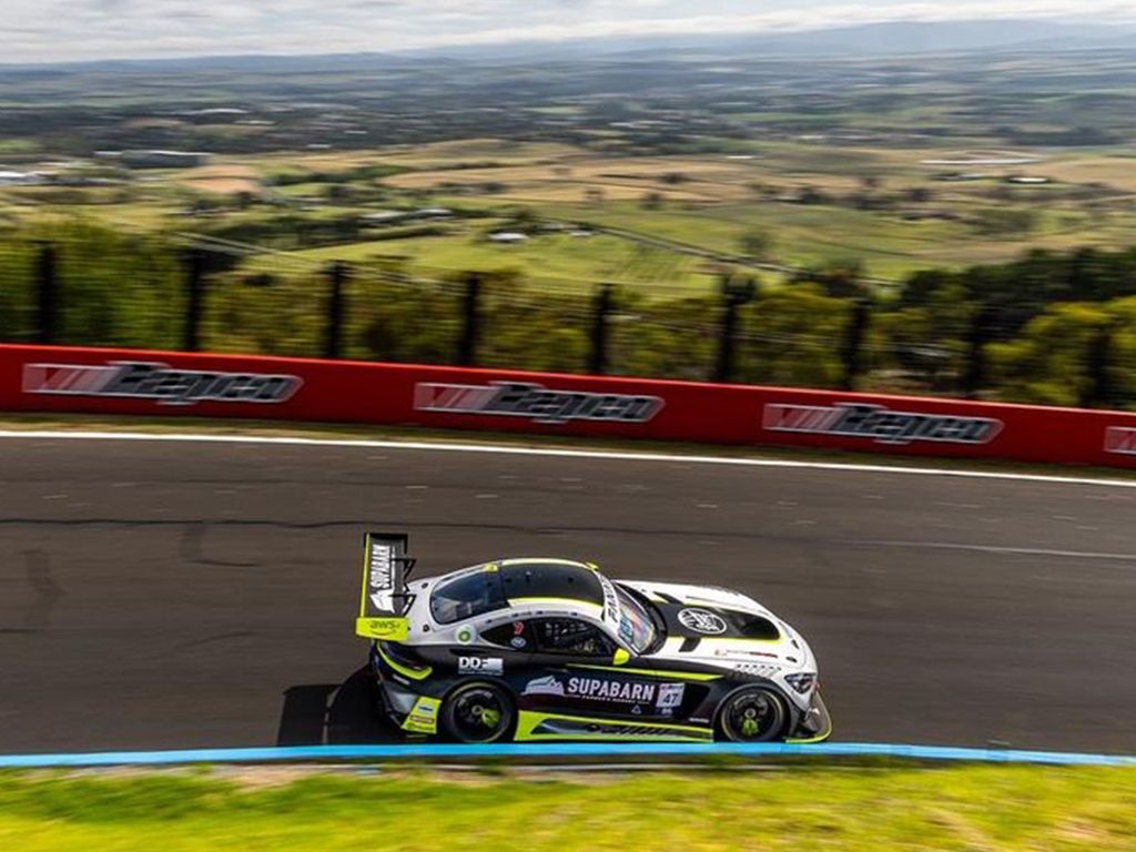 Supabarn Racing car at Bathurst