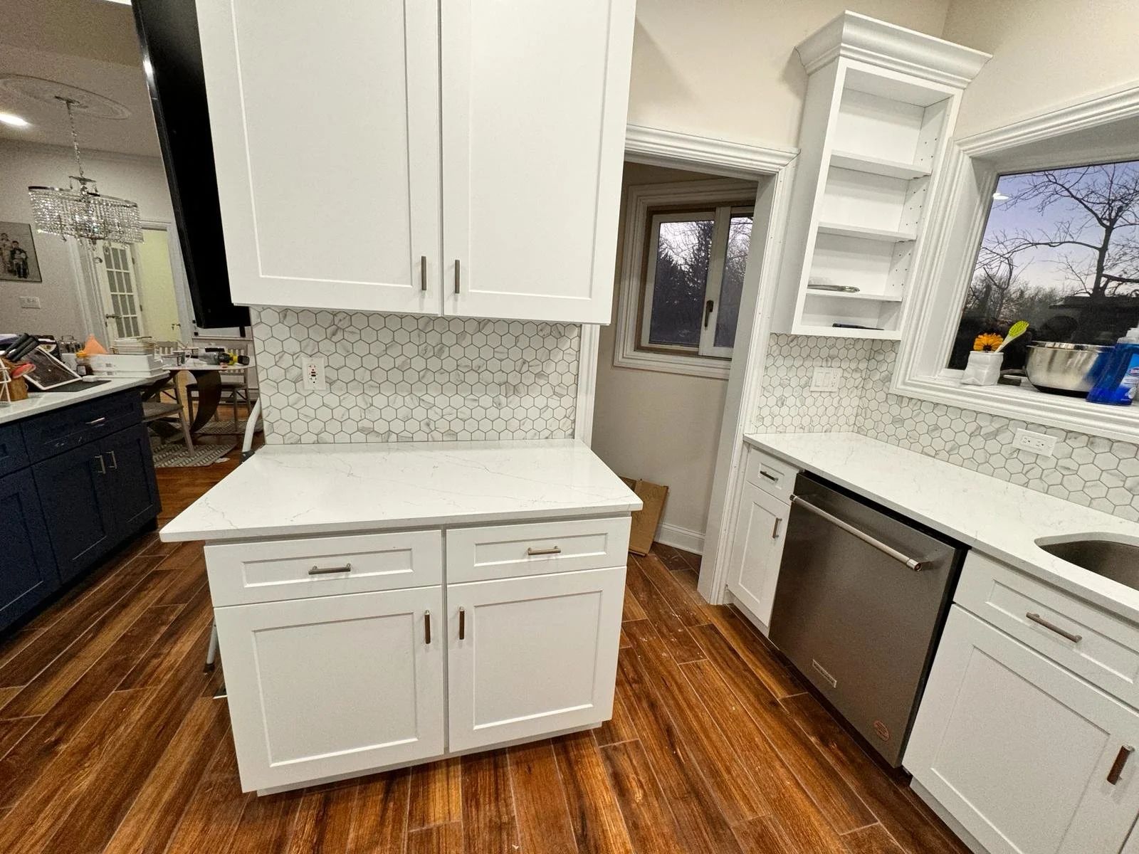Kitchen with hexagonal backsplash and island