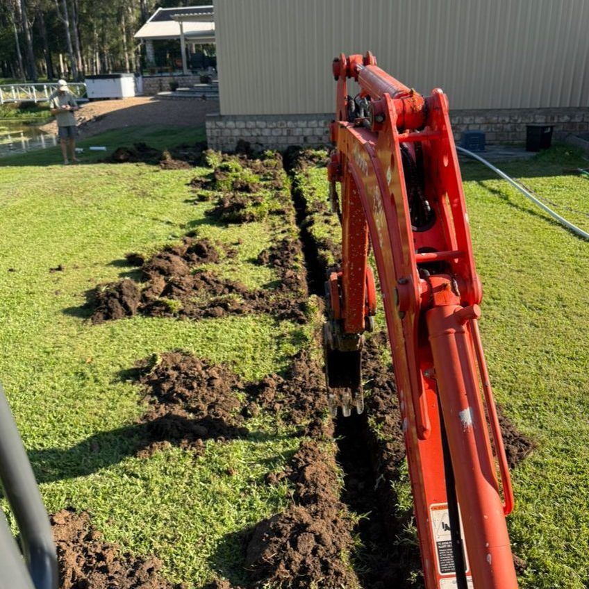 KLC Earthworks and Demolition excavator at work