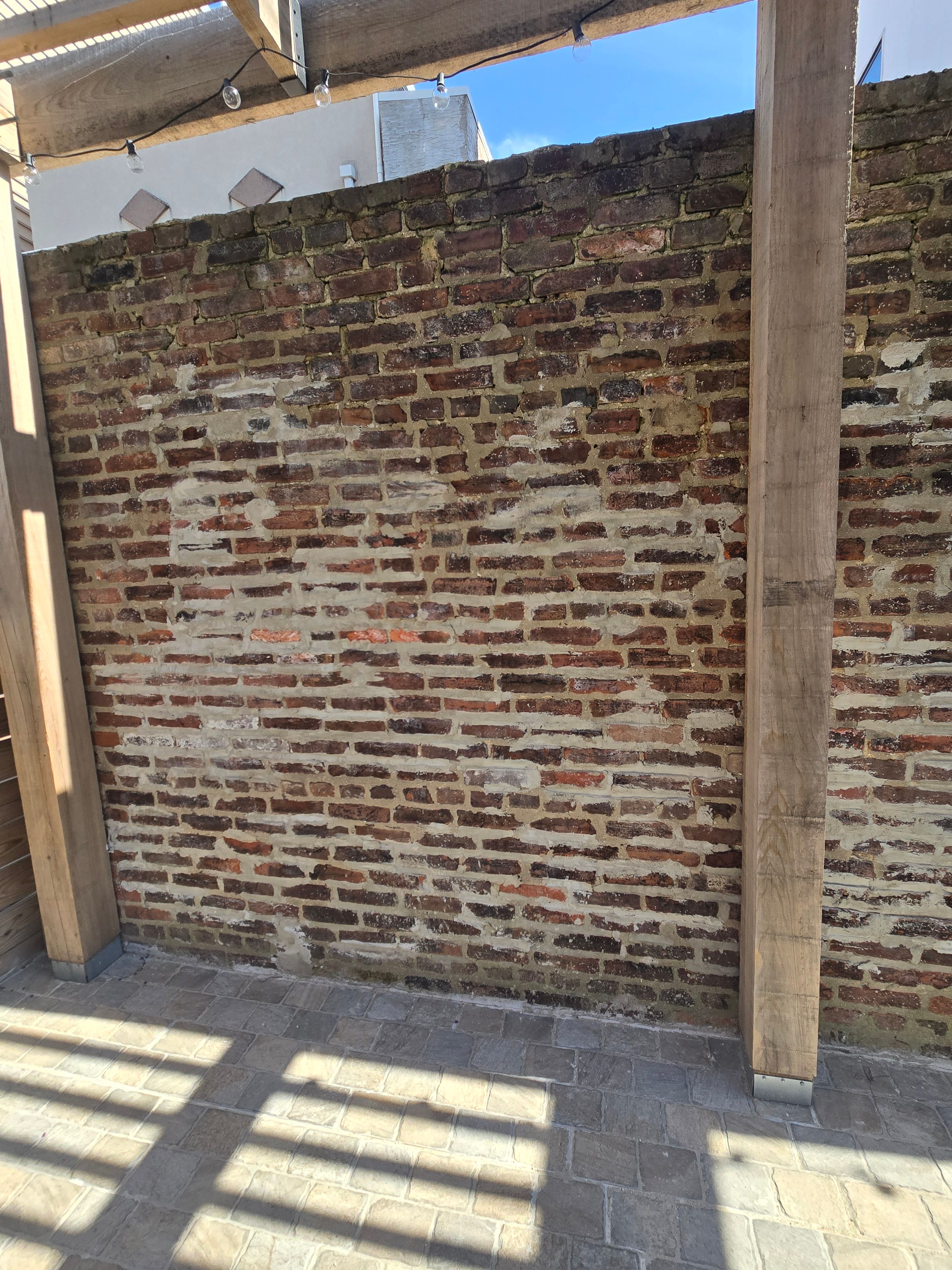 Brick wall masonry