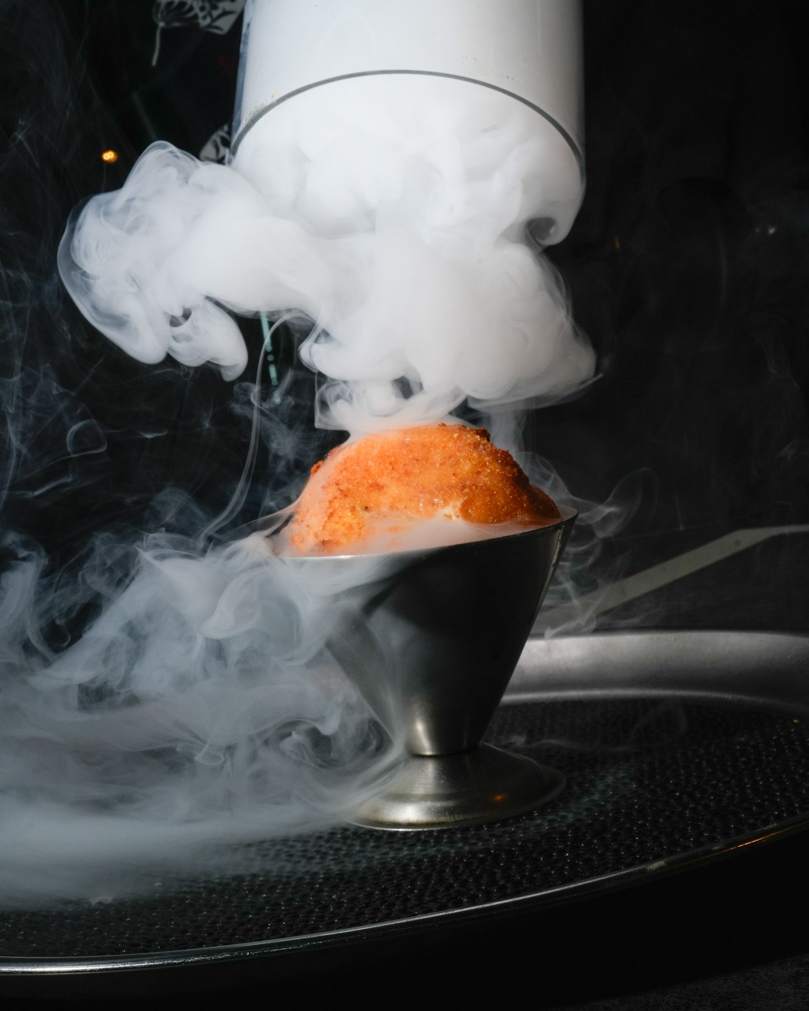 Smoky dessert presentation