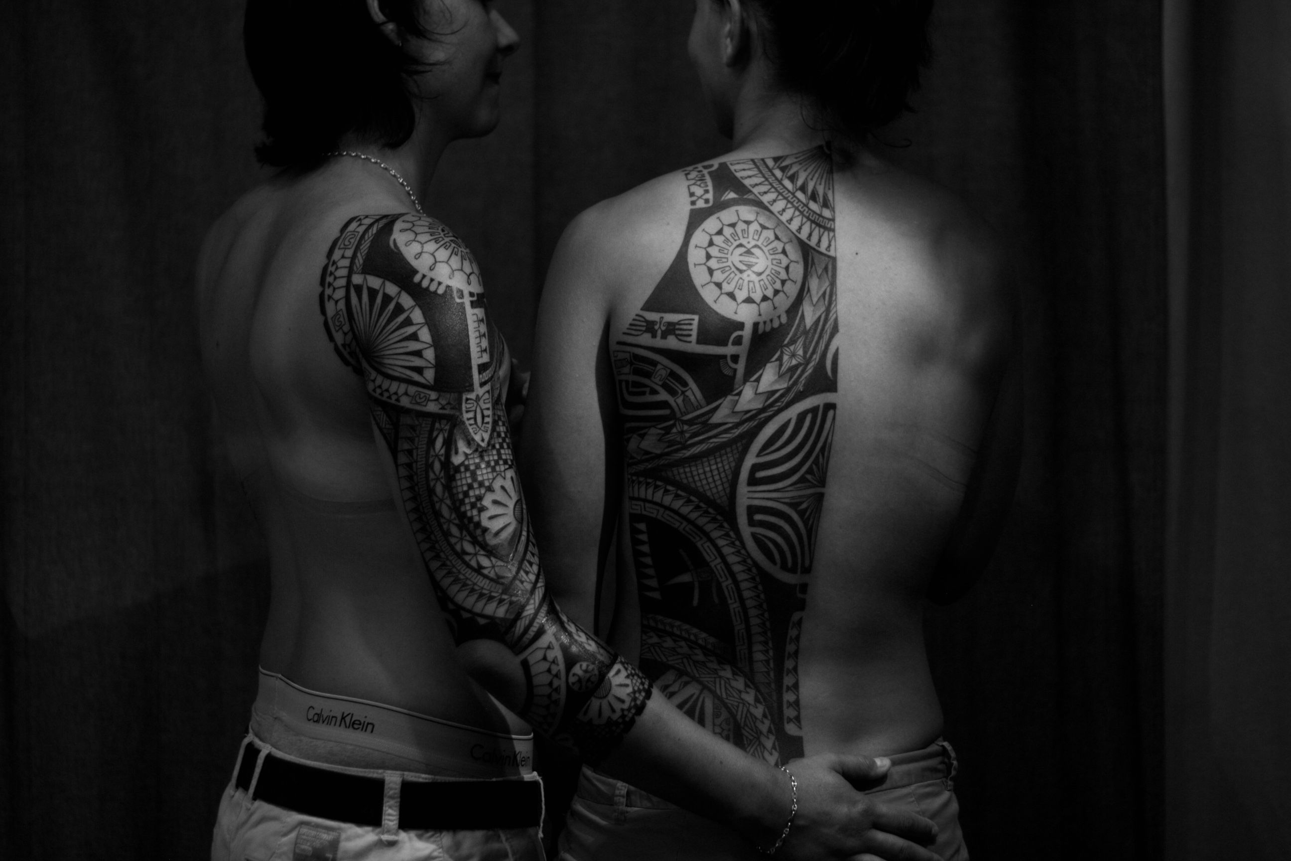 Duo tatouages polynésiens dos et bras