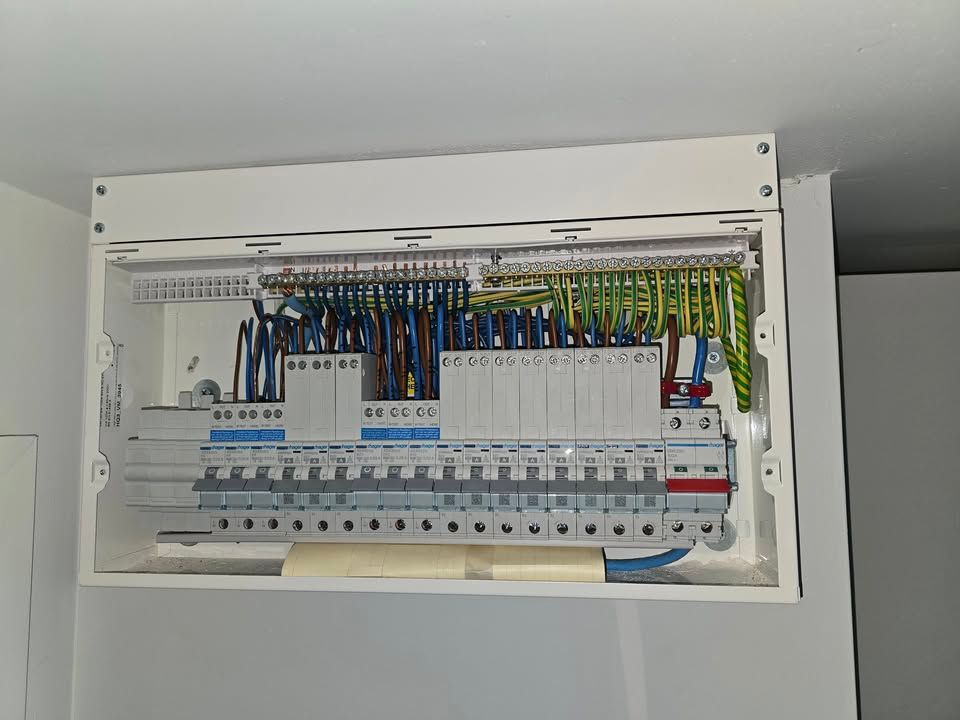 Emergency electrician Cardiff repairing electrical fault