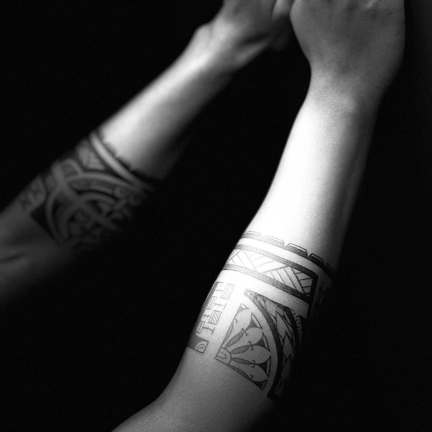 Tatouage avant-bras motifs polynésiens