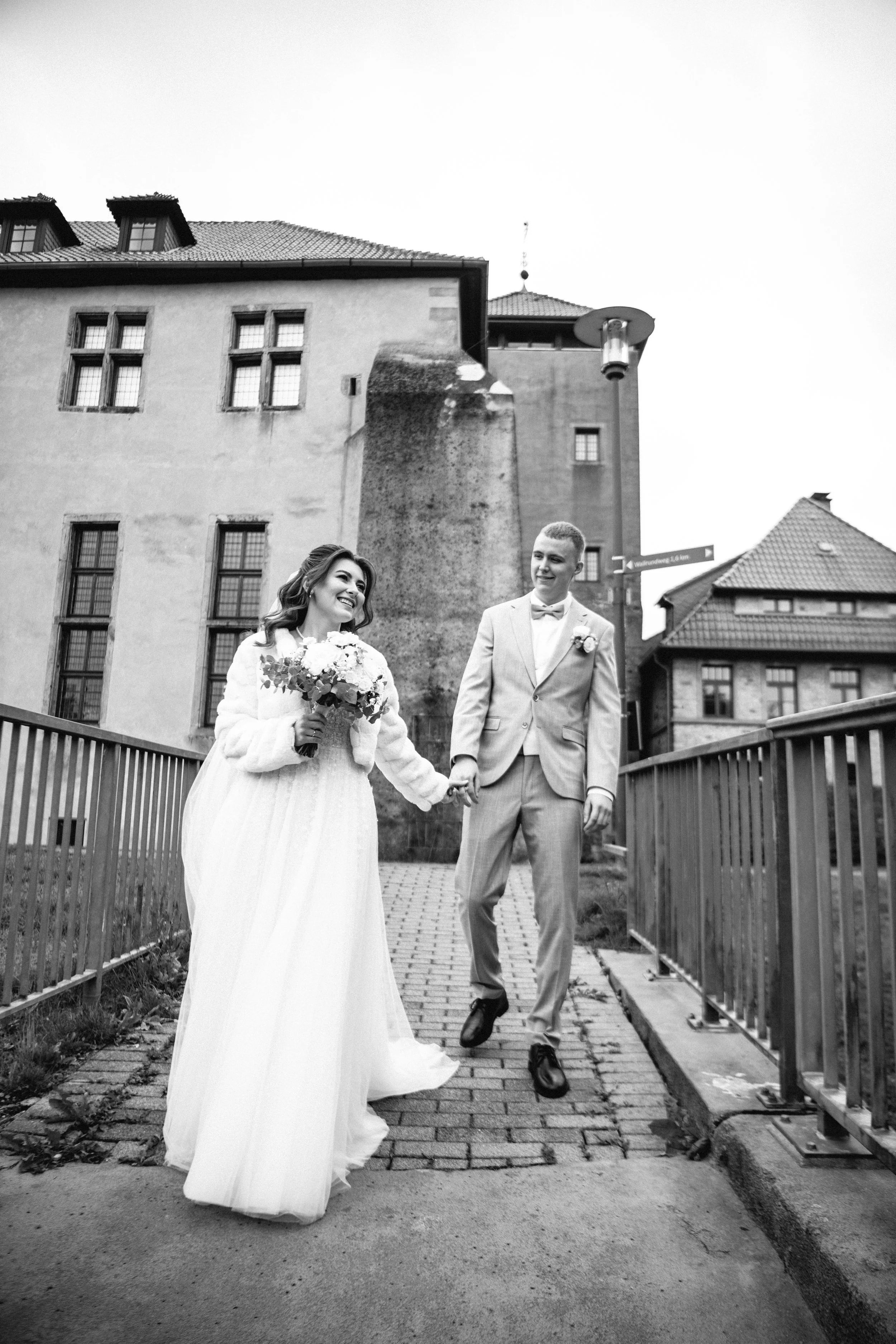 Couple walking hand in hand near the Rhine, Düsseldorf wedding photo