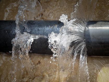 Burst pipe with water leaking - L Ginger Plumbing emergency plumbing service