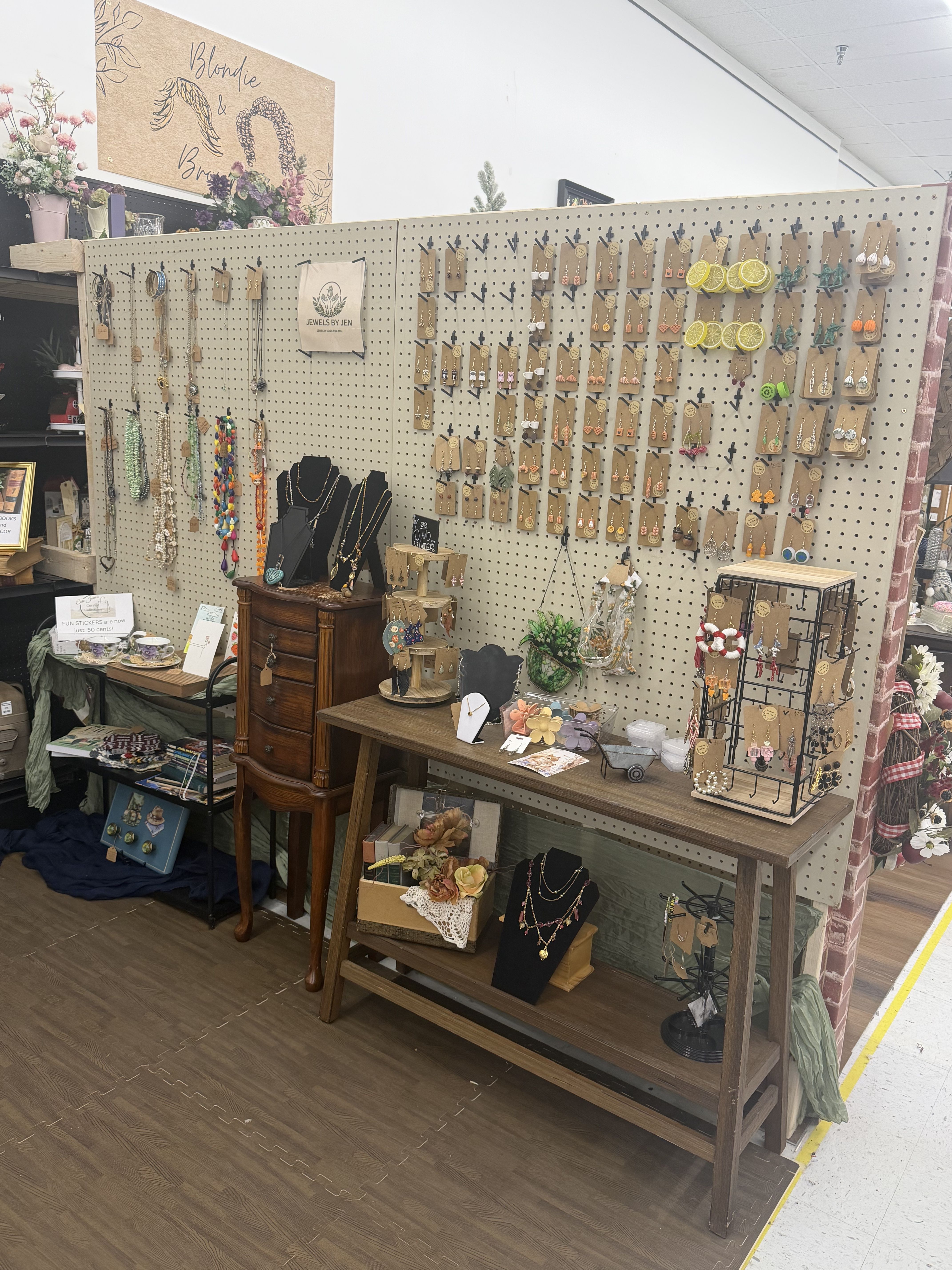 Jewelry display booth