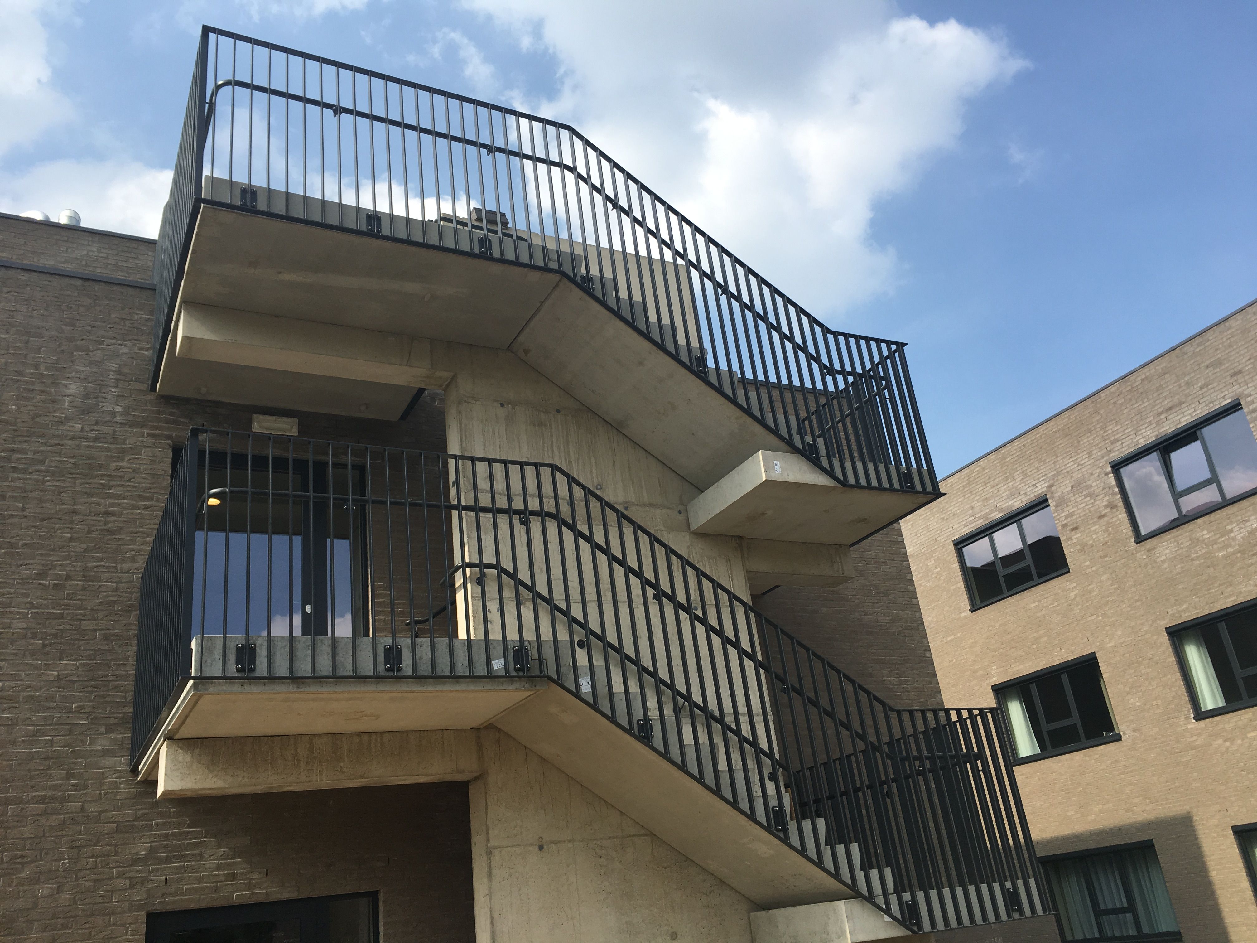 Trap met leuning – buitenrenovatie